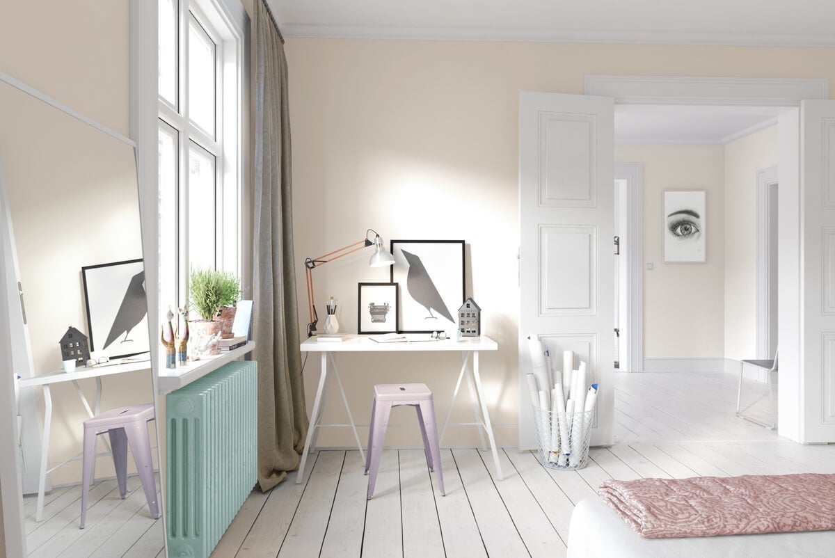 Odstín s teplým nádechem, který zútulní váš pracovní koutek. Navíc kombinace s výraznými akcenty mu vdechnou život a prostor pro nápad.