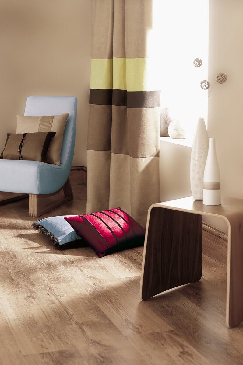 Barva, která v sobě nese vzpomínku na velké dálky, pak otevřete oči a jste doma, jako v bavlnce. Tak to je kašmír, útulný, teplý a vzácný domov.