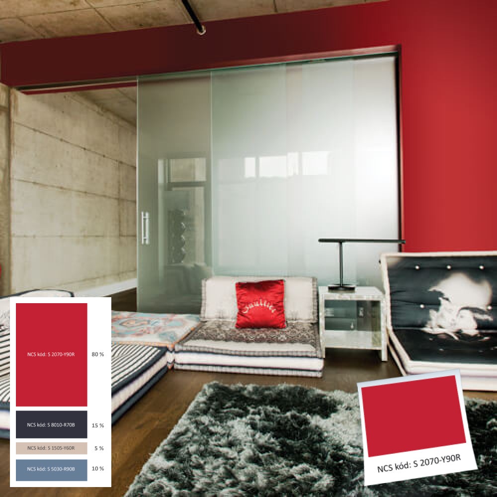 Místnost s červenými stěnami a červenou stěnou