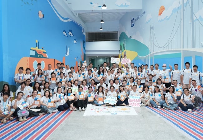PPG employee volunteers completed a colorful and transformative makeover at Binhai TEDA Primary School in Tianjin, China as part of the 10-year celebration of the COLORFUL COMMUNITIES® program.