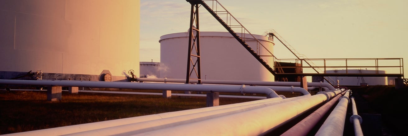 Industrial pipeline with heat-resistant coating for corrosion under insulation protection