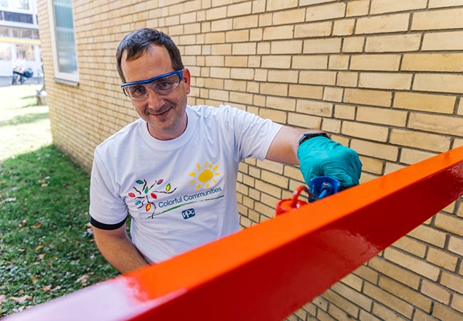 Peter Faerber, a PPG employee within our joint venture, PPG Advanced Surface Technologies, during the COLORFUL COMMUNITIES® project in Stuttgart, Germany