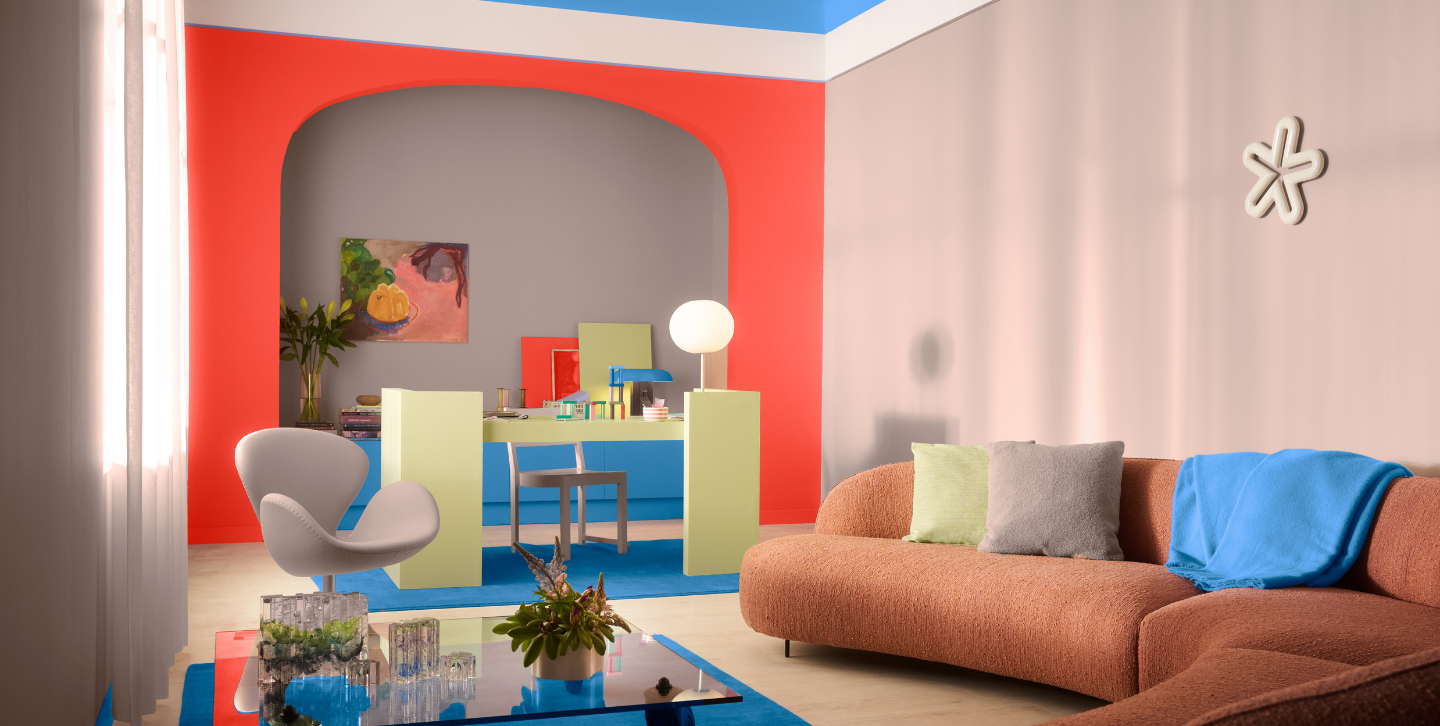 Un salon avec un canapé et une table