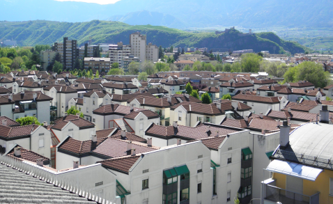 Die 80-er Jahre in Bozen, 2. Baulos Engländerhäuser der Architekten Darbourne & Dark