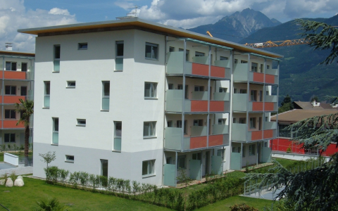 Lana, Hofmann Anger, Höflerstraße 3-5, 20 Wohnungen; 2008 geplant von Arch. Sabina und Arch. Klaus Valtingojer