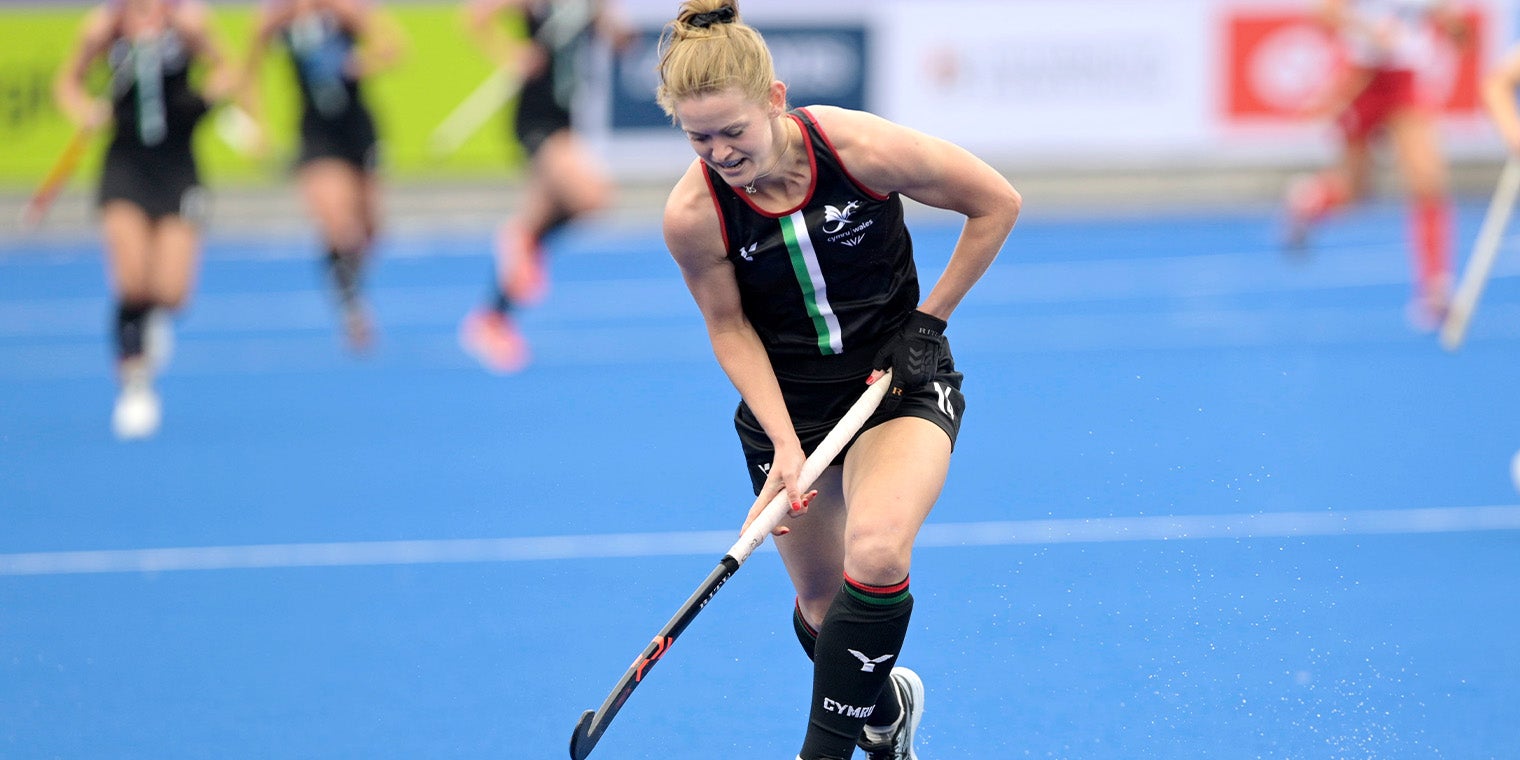 Female Hockey Players 