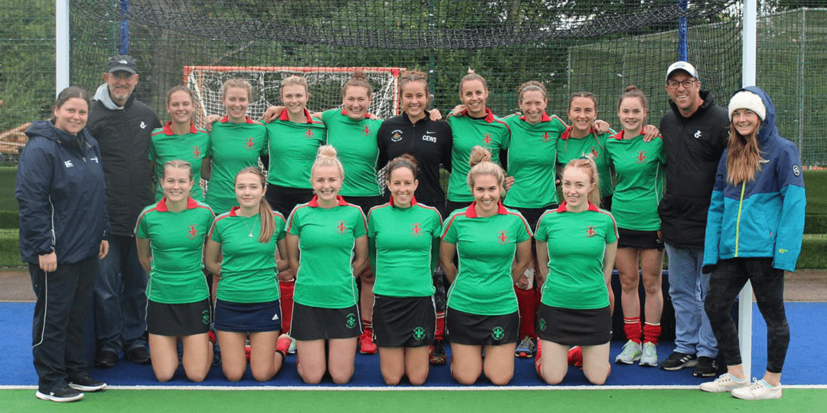 Female Hockey Players 