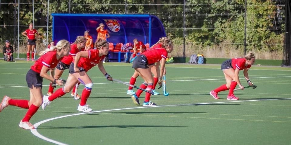 Female Hockey Players 