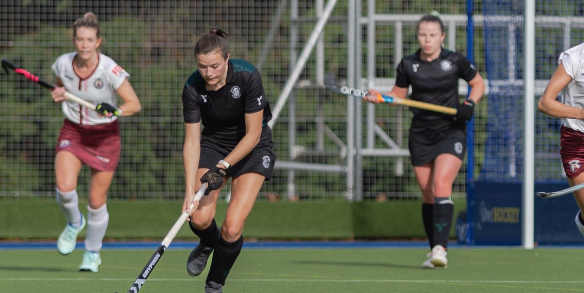 Female Hockey Players 