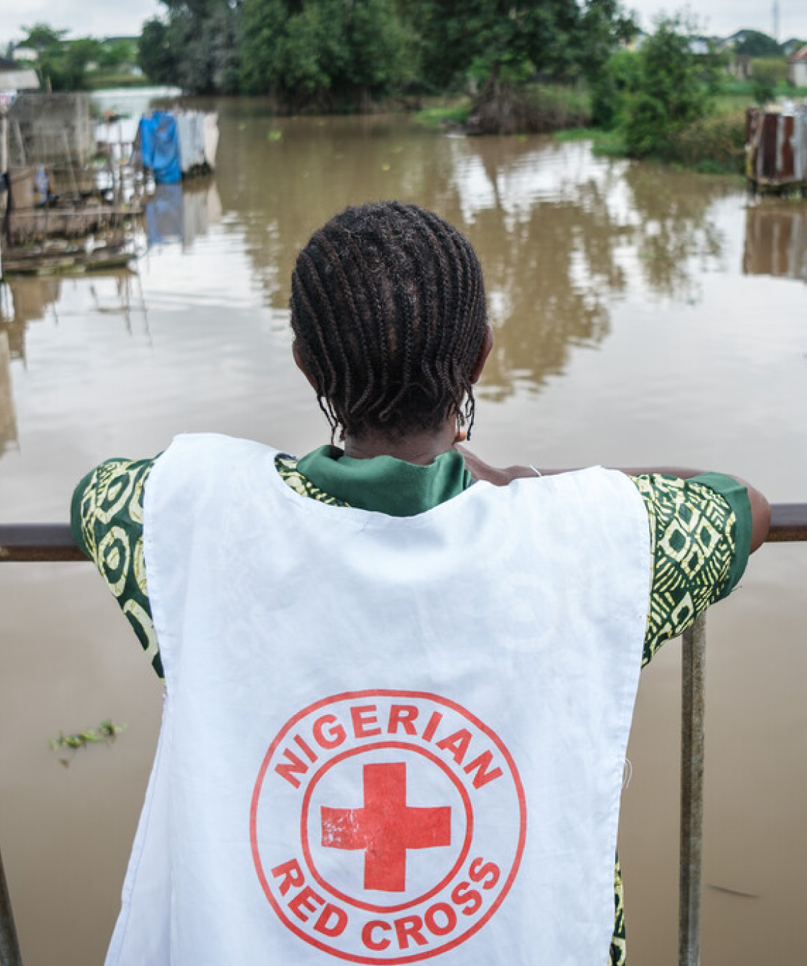 Nigerian Red Cross Volunteer assesses flood damage in Lagos.