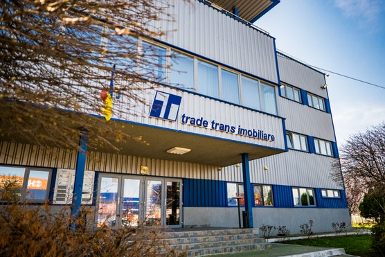 Commercial building housing the office of Trade Trans Imobiliare.