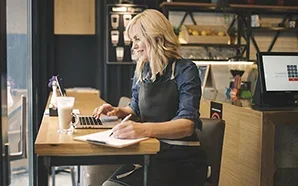 Short course card image to illustrate Managing uncertainty through monitoring and control