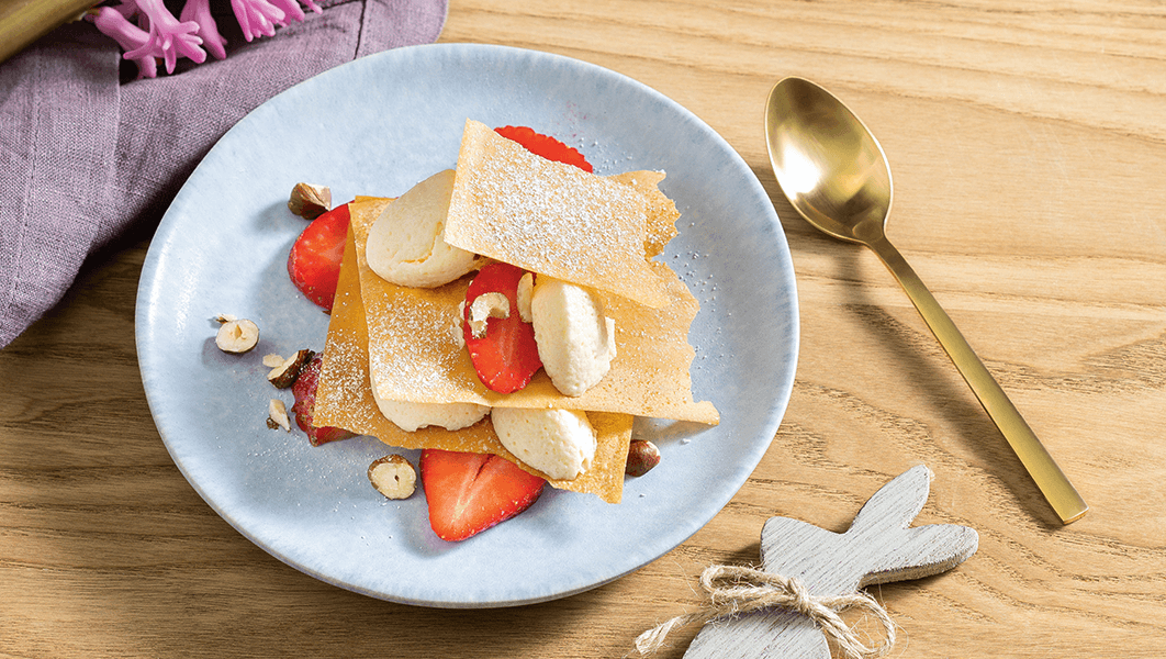 Eierlikörmousse mit Strudelblättern