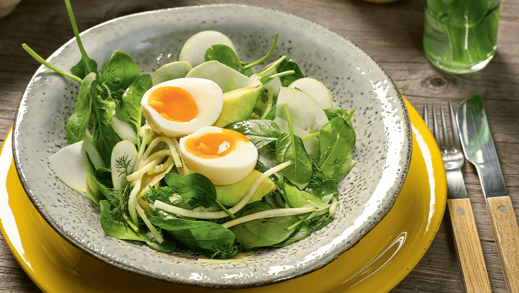 Zucchini-Apfelsalat mit Ei