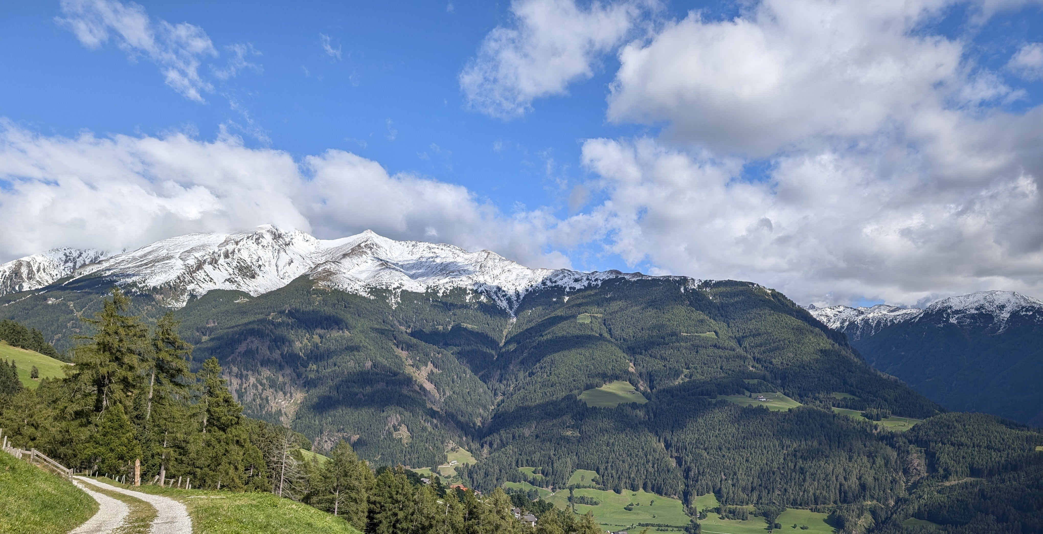 
Vista dalla zona Rosskopf verso nord-est alla Cima Gallina e alla Punta Bianca.

