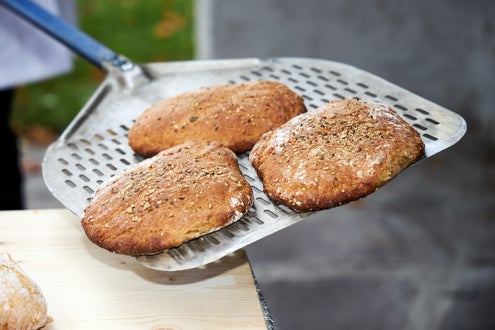 Schulladen Brotbacken Dietenheimer Breatl Schwarzbrot