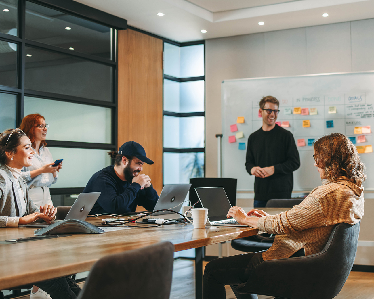 Manager brainstormt met team