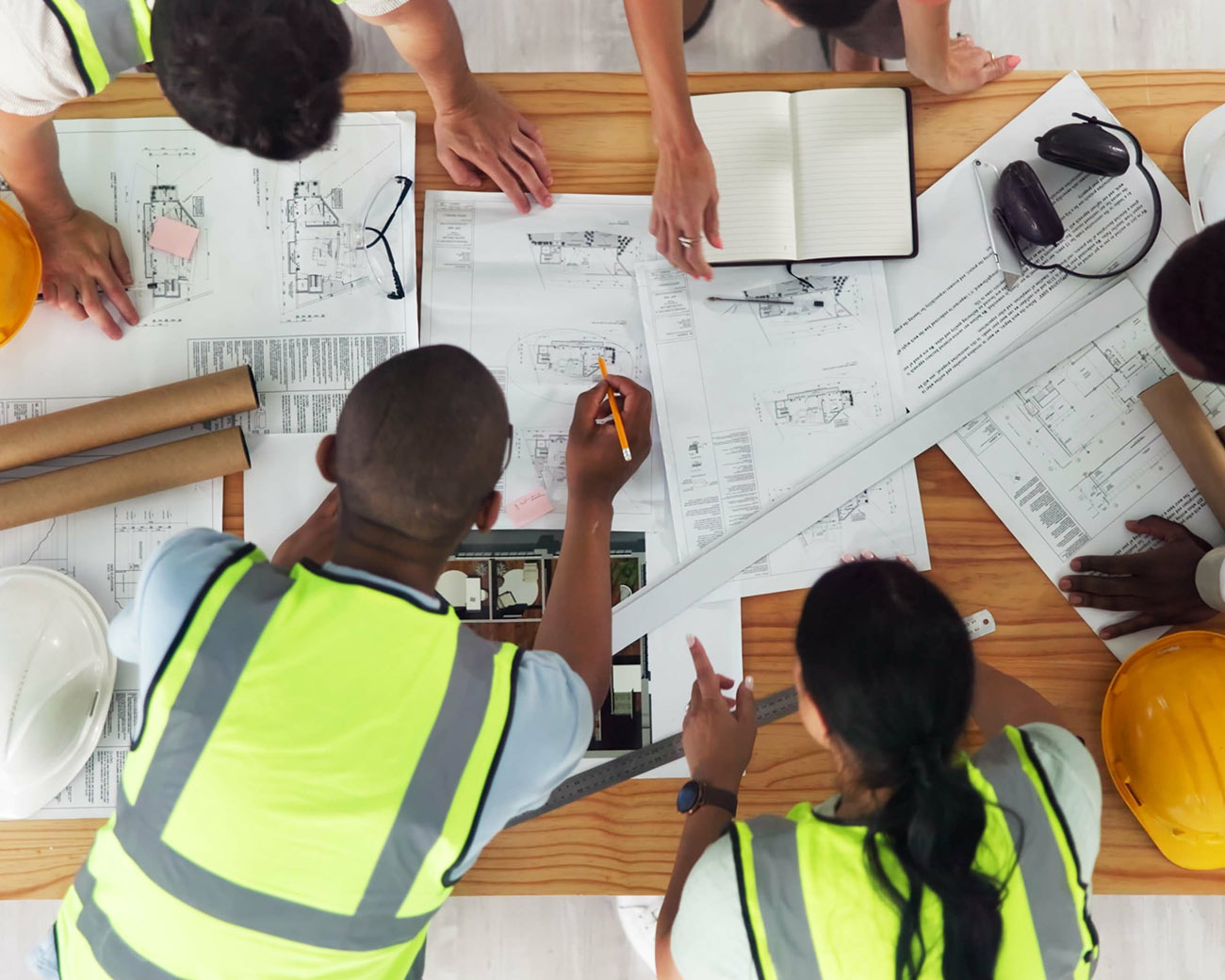Medewerkers ruimtelijk domein aan de tekentafel