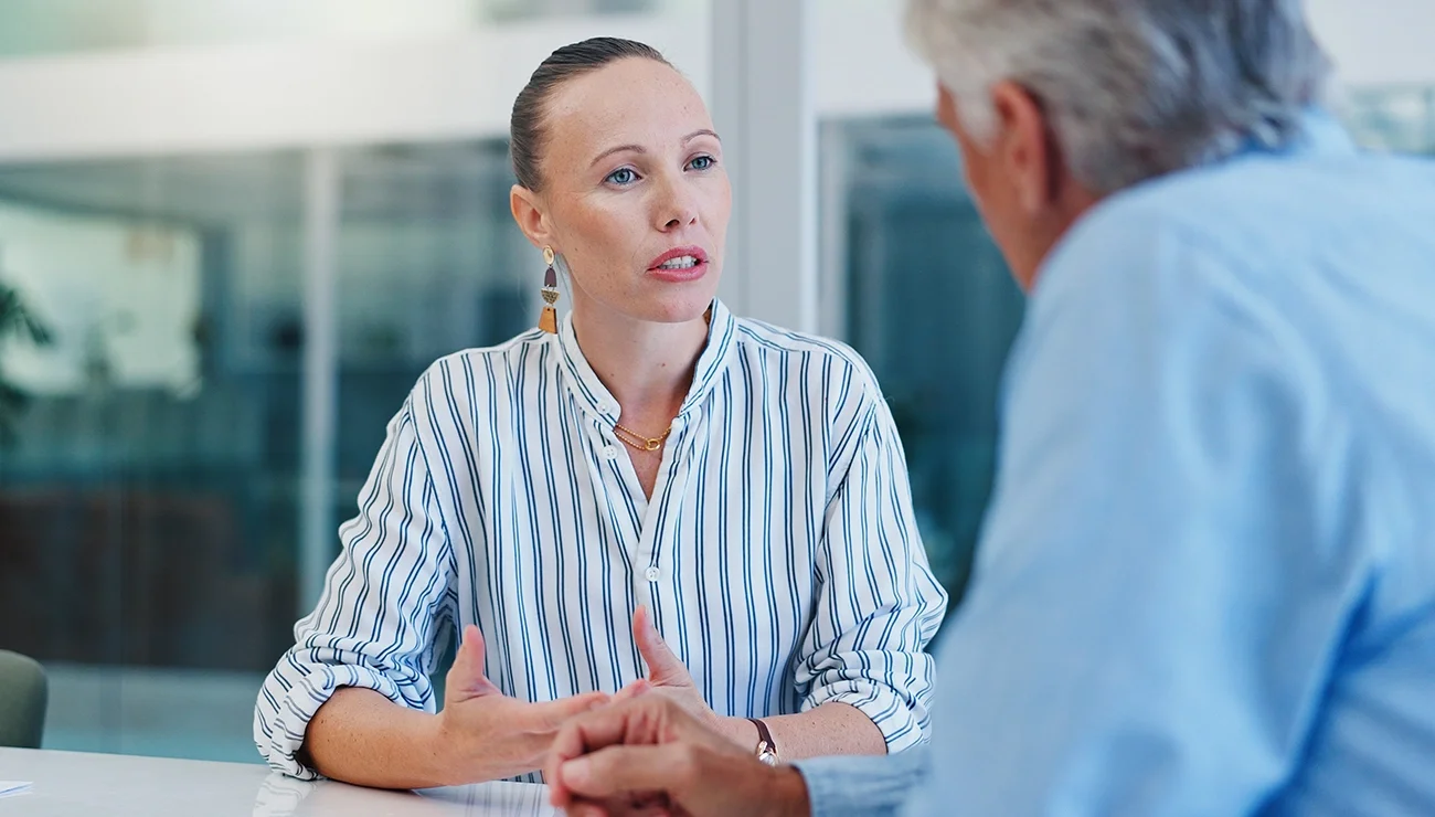 twee mensen in gesprek