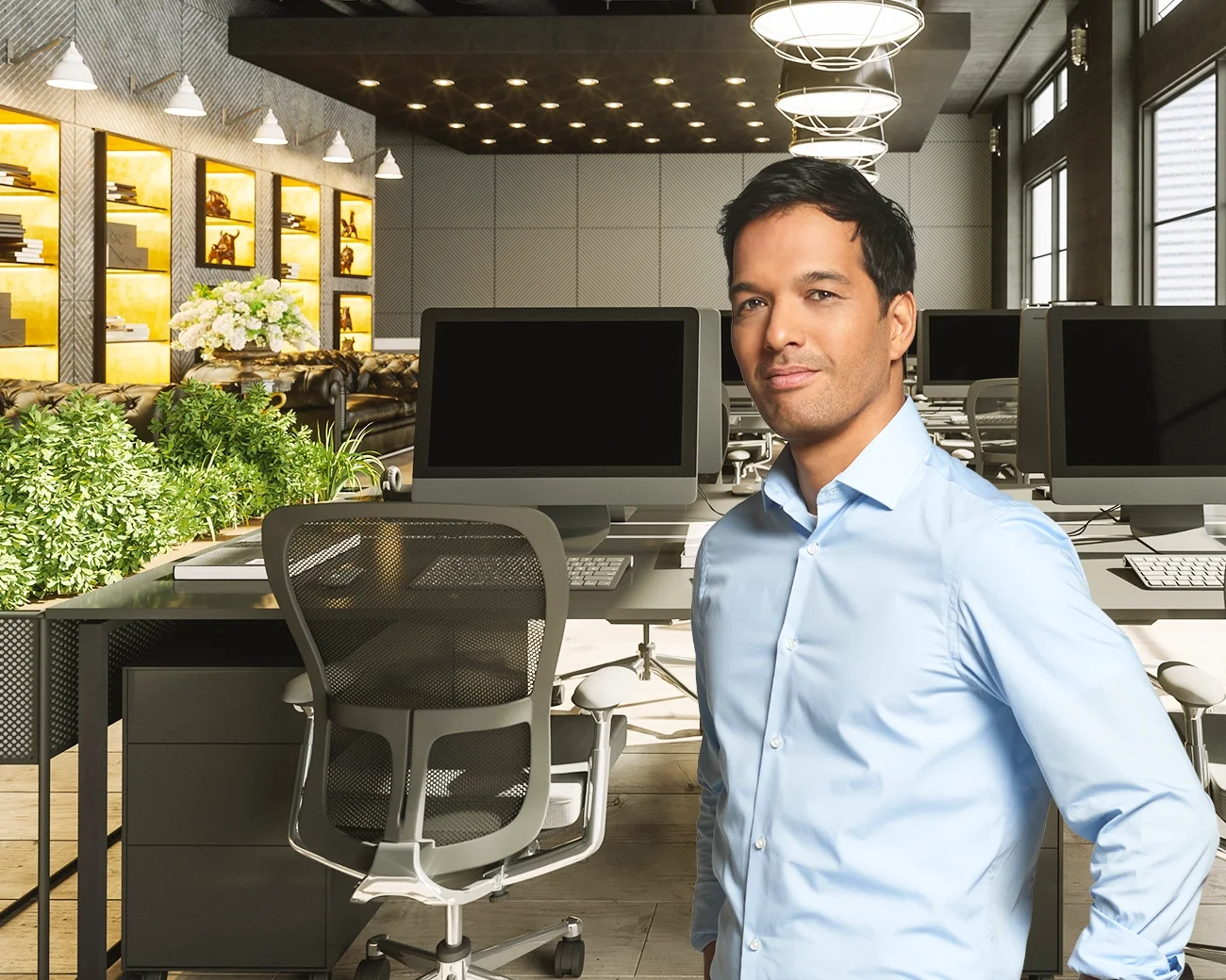 zakenman staand voor IT omgeving