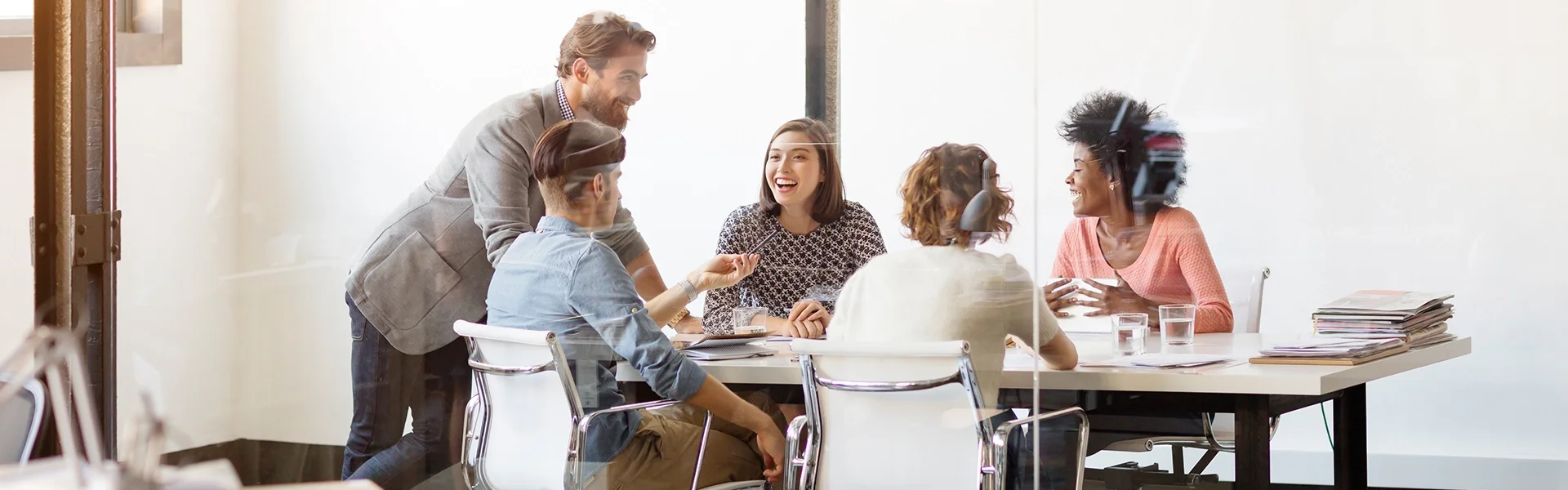 Vergadering in goede stemming