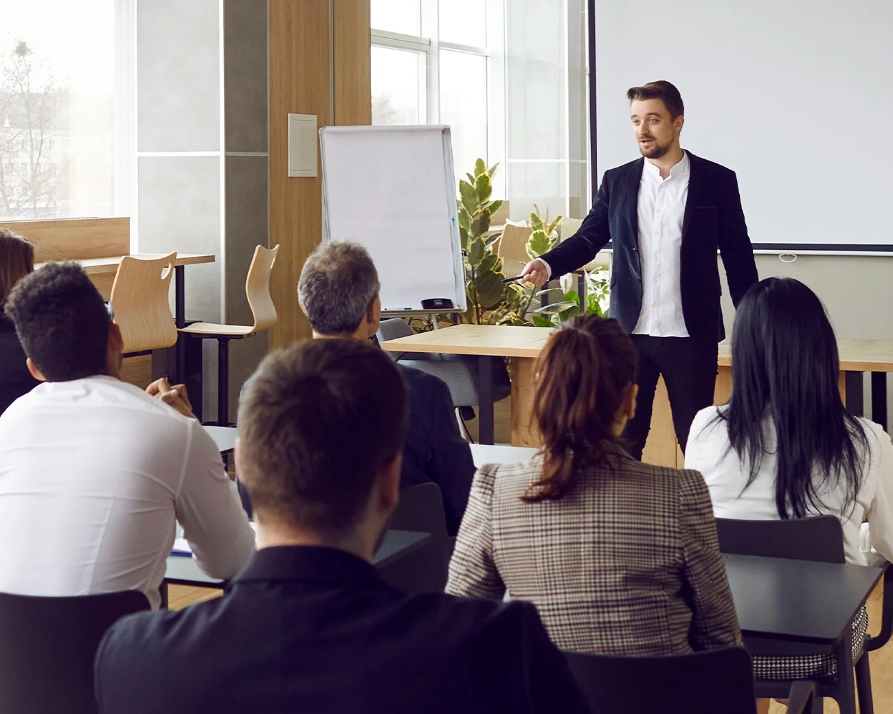 Docent voor de klas.