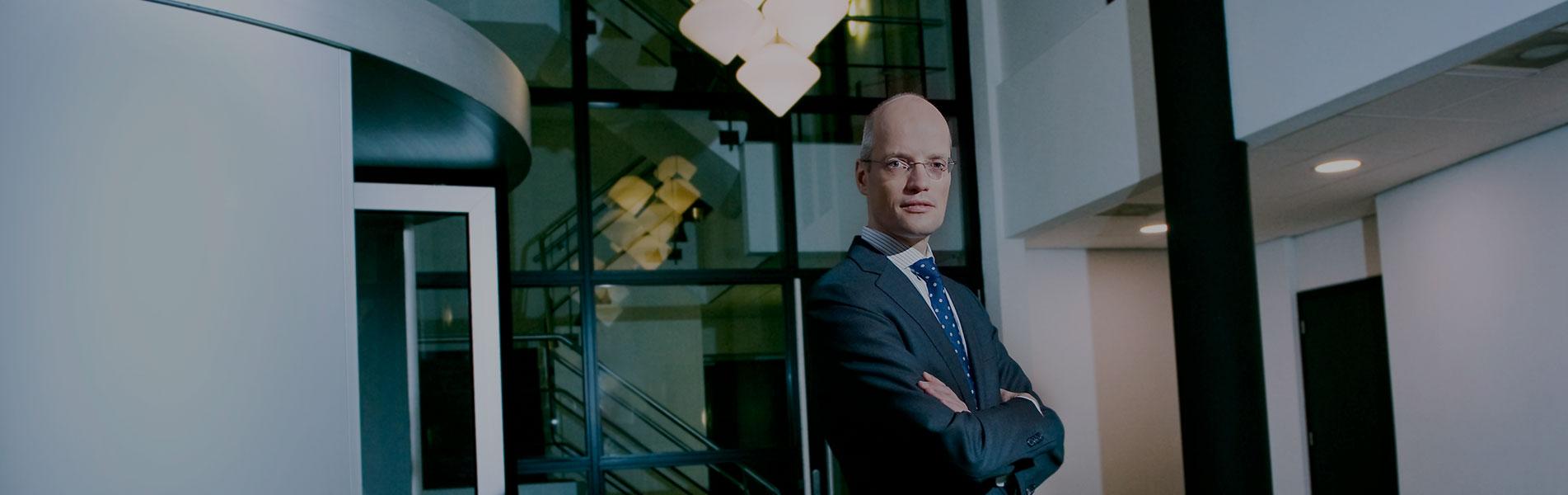 Chief Financial Officer (CFO) Han Stoop in kantoorsetting