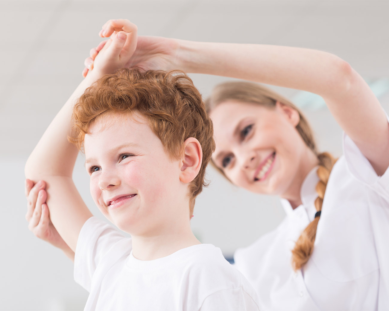 kind die fysiotherapie behandeling krijgt