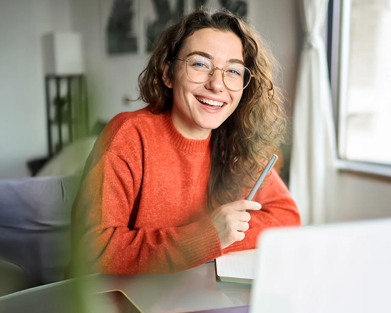 Scheidegger student achter laptop