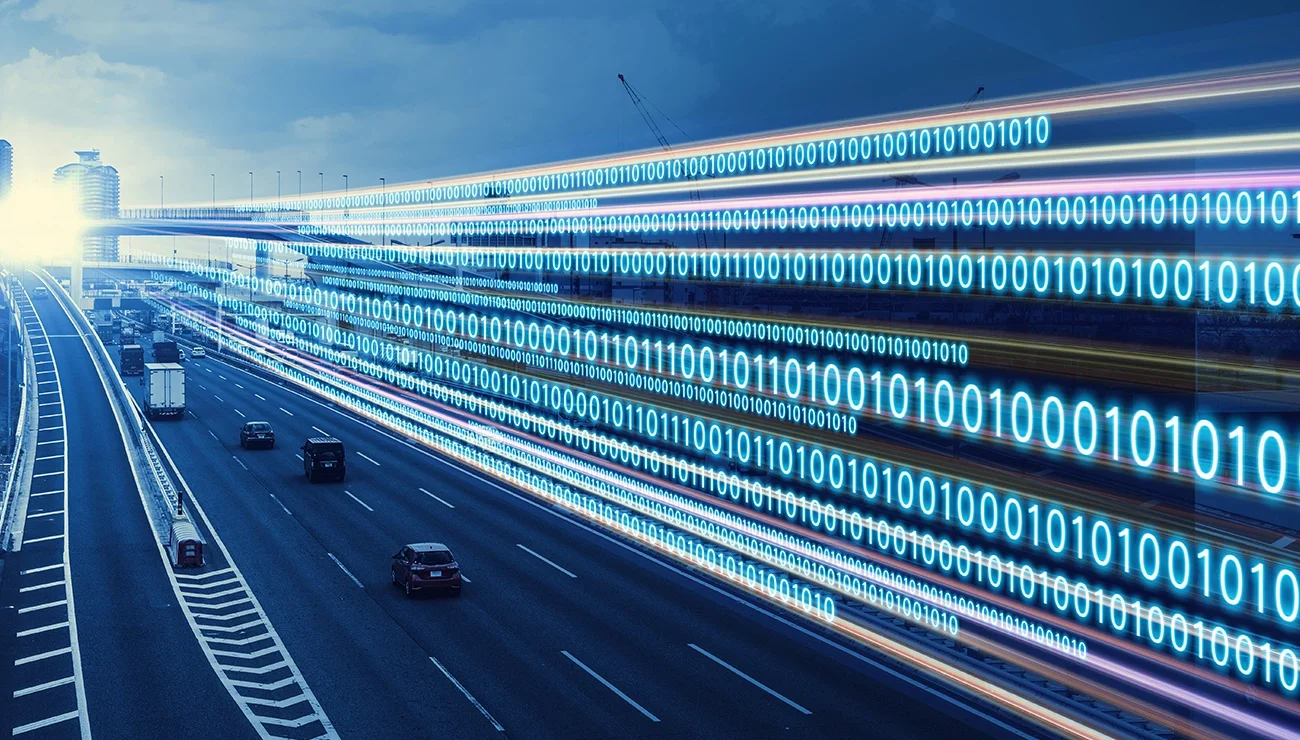 Drukke stadsstraat met verkeerslichten en digitale datalijnen