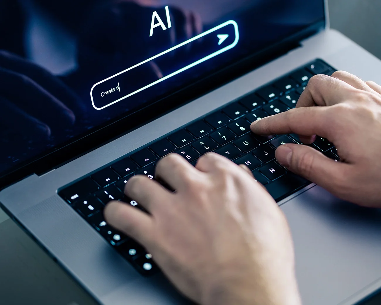 Persoon schrijft ChatGPT prompt