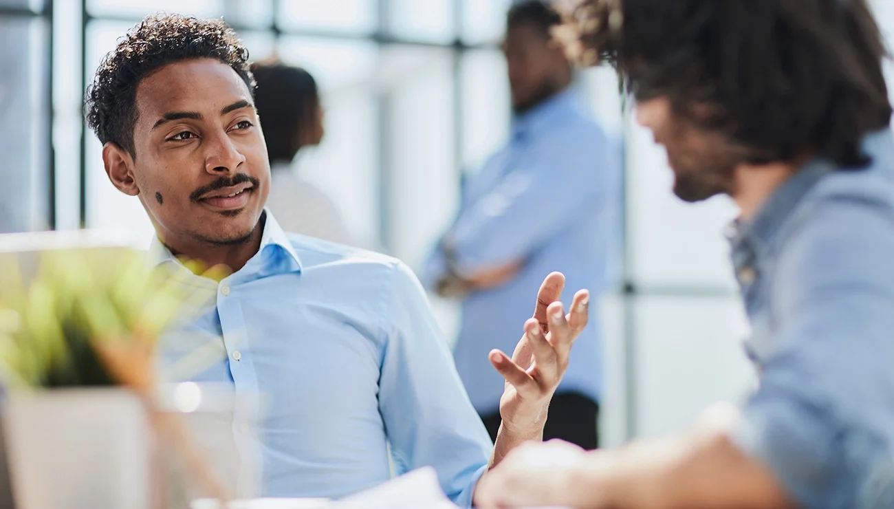 Twee collega's in gesprek