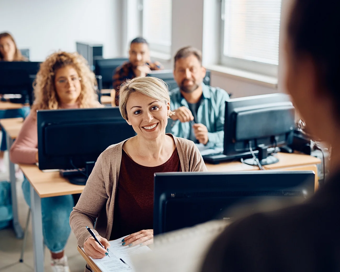 Volwassen student in de les