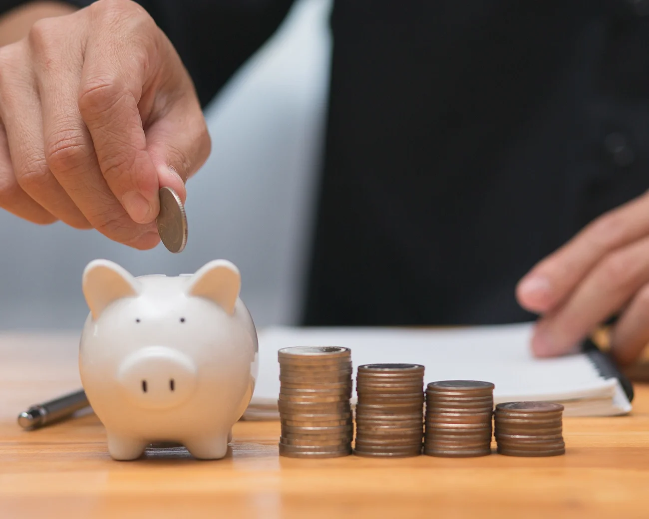 Overheidsprofessional stopt geld in spaarpot