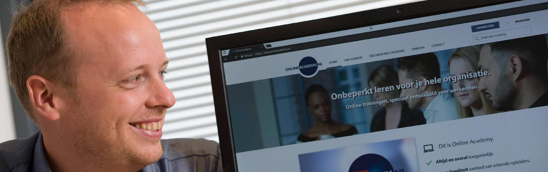 Computerscherm met browservenster van Online Academy geopend