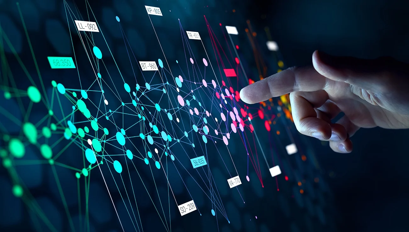 Analist bekijkt AI-visualisatie van big data