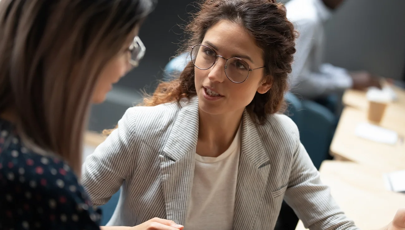 twee vrouwen in overleg