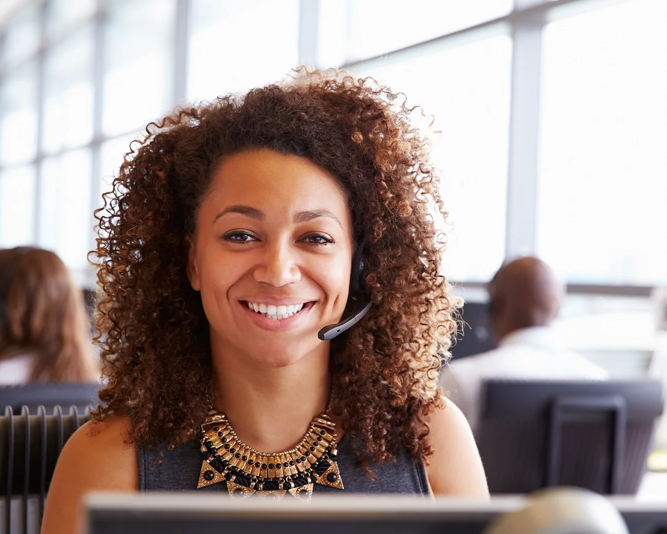 vrouw aan de telefoon