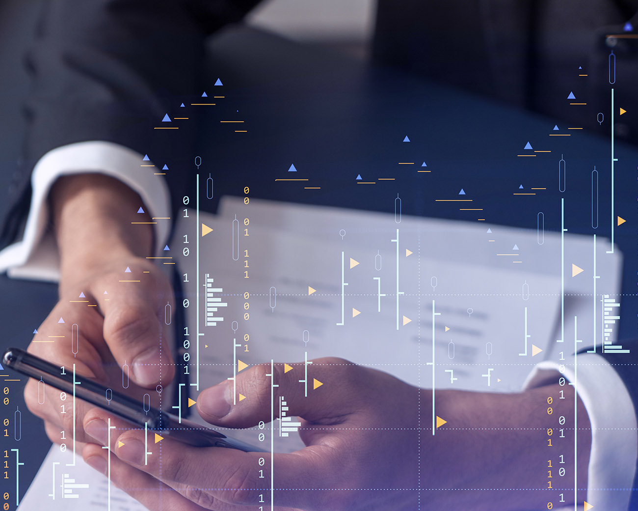 Close-up van man die telefoon vasthoudt