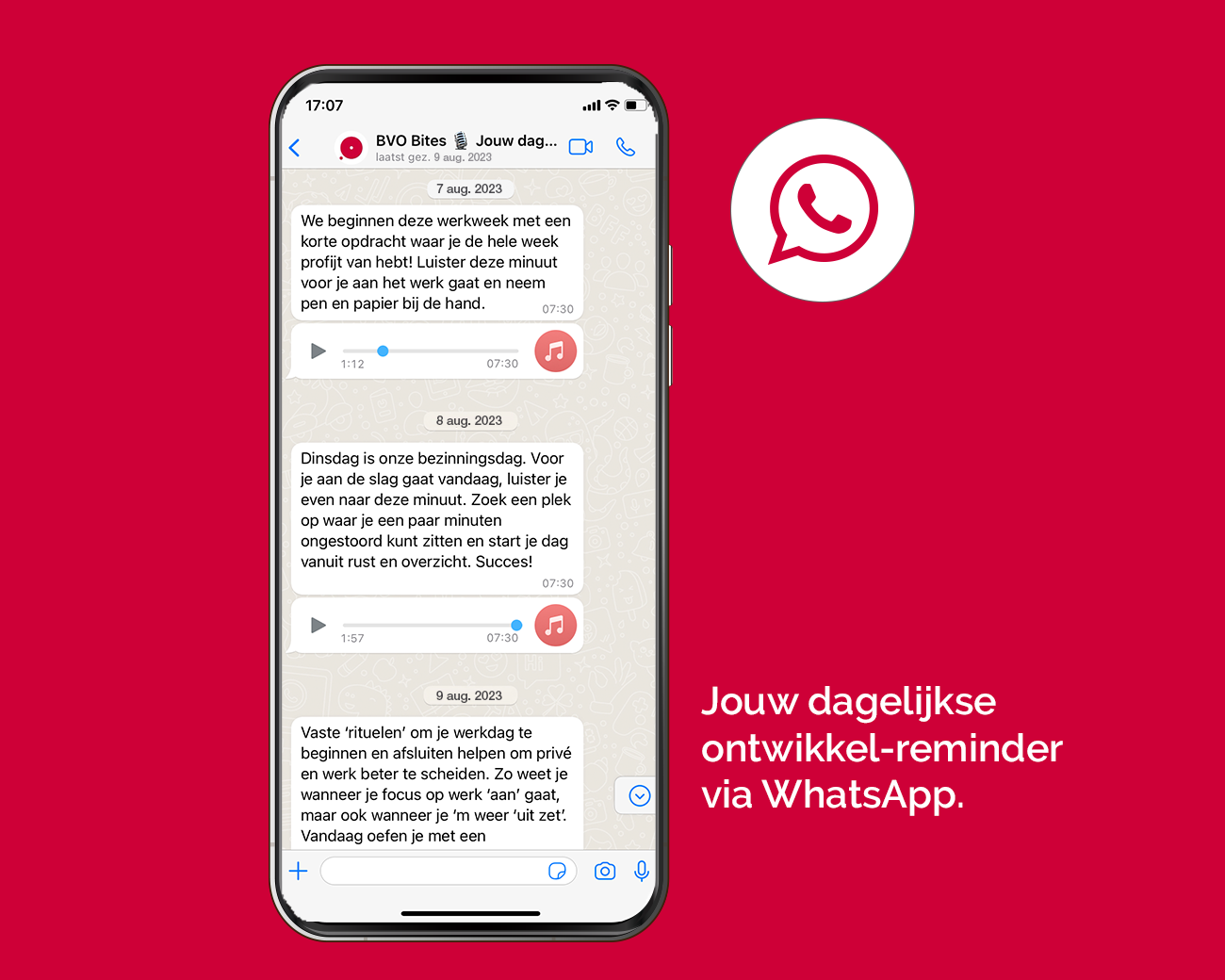 Smartphone op rode achtergrond met chatvenster van BVO Bites geopend