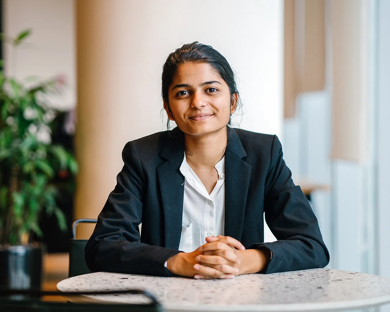 Portretfoto vrouwelijke zorgmedewerker