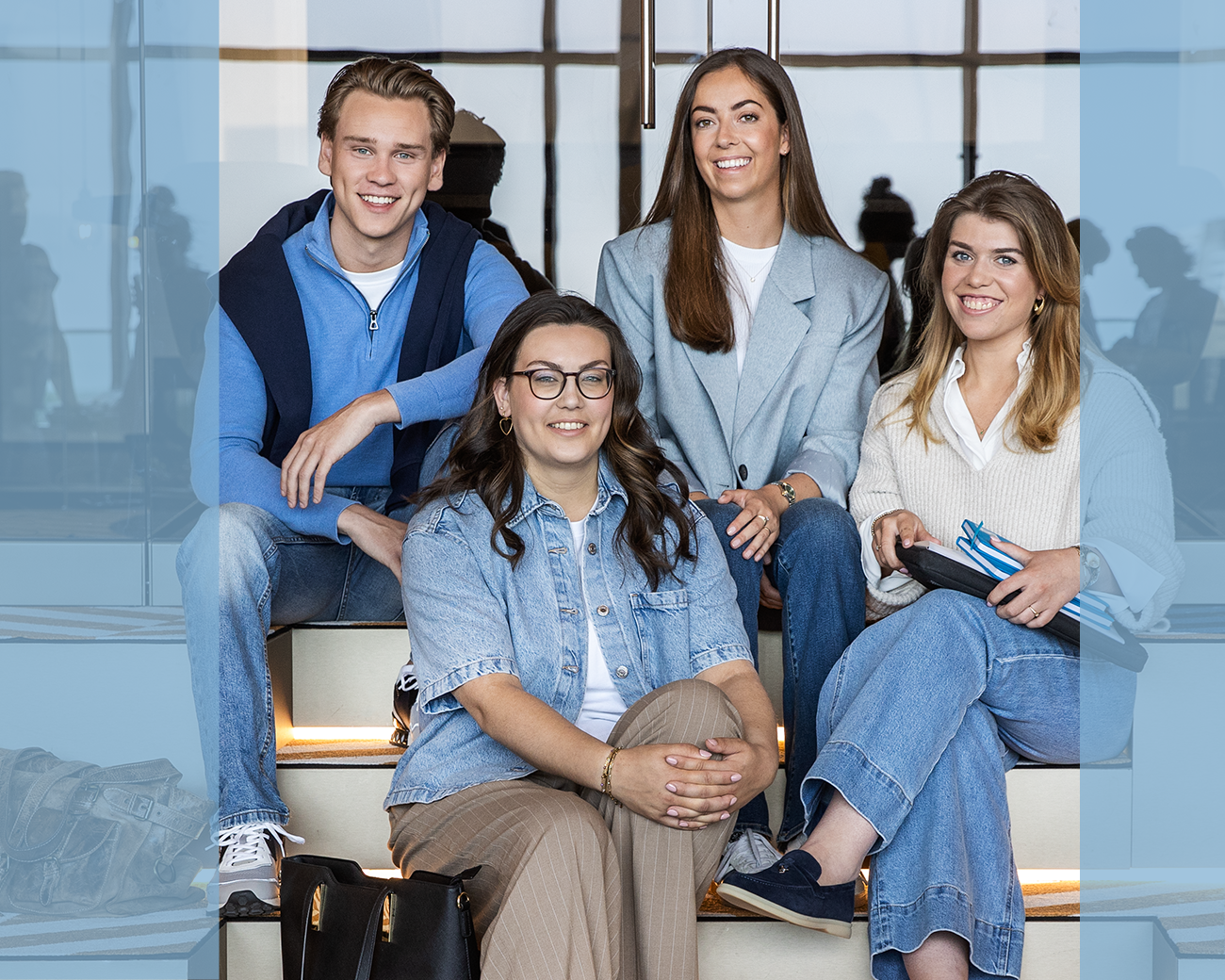 Groep vrolijke Schoevers-studenten