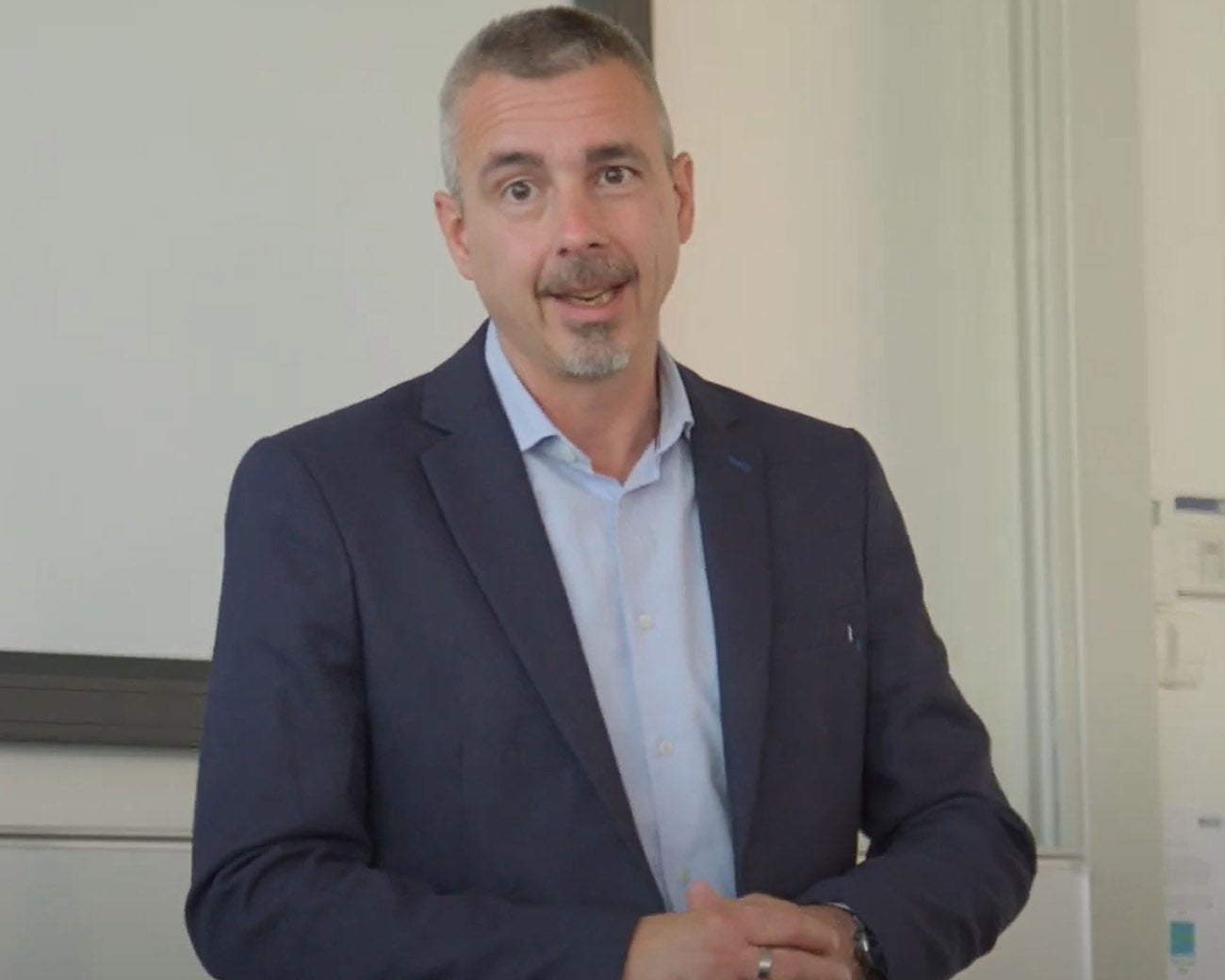 Docent Angelo van den Berg