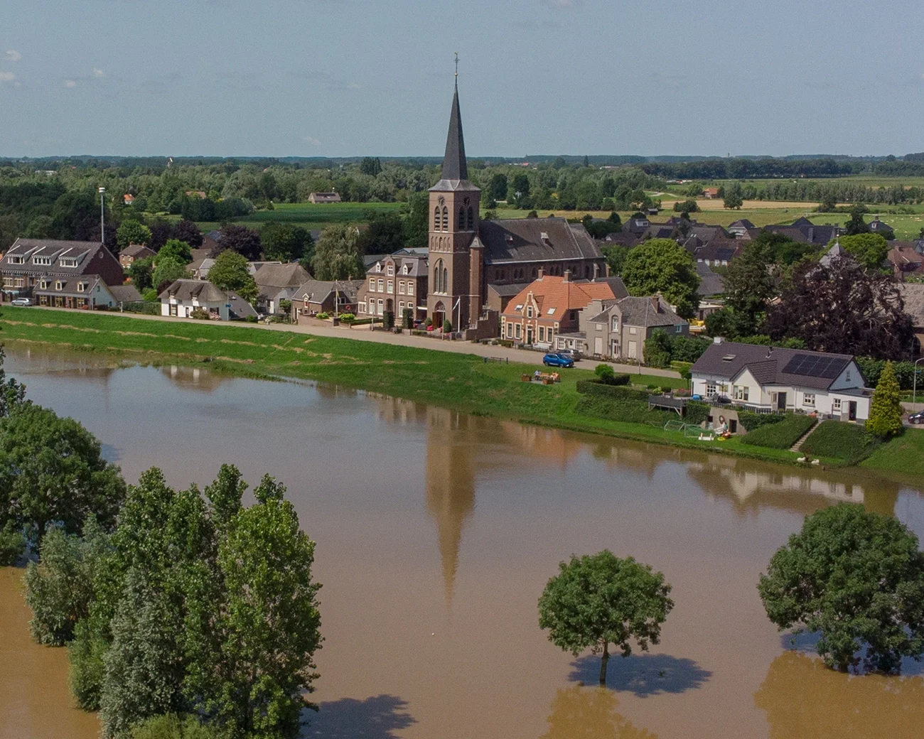 Hoog water in de rivier