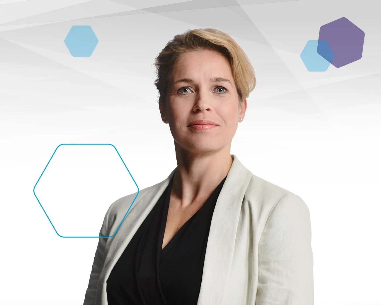 vrouw met kort kapsel
