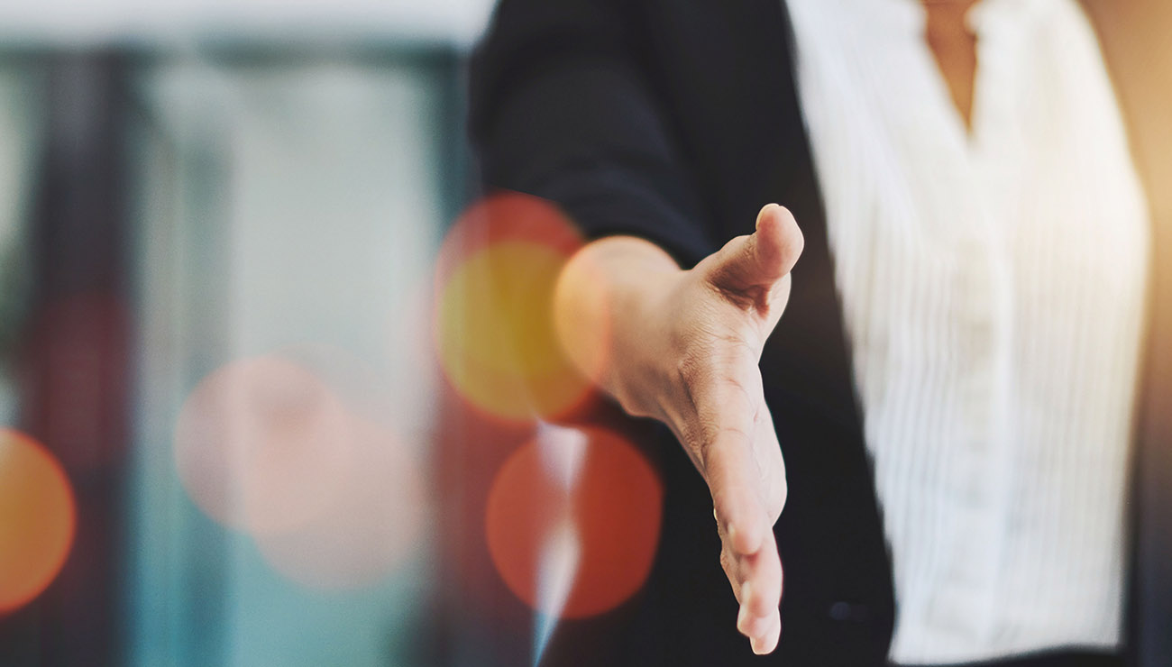 Een vrolijke management assistent