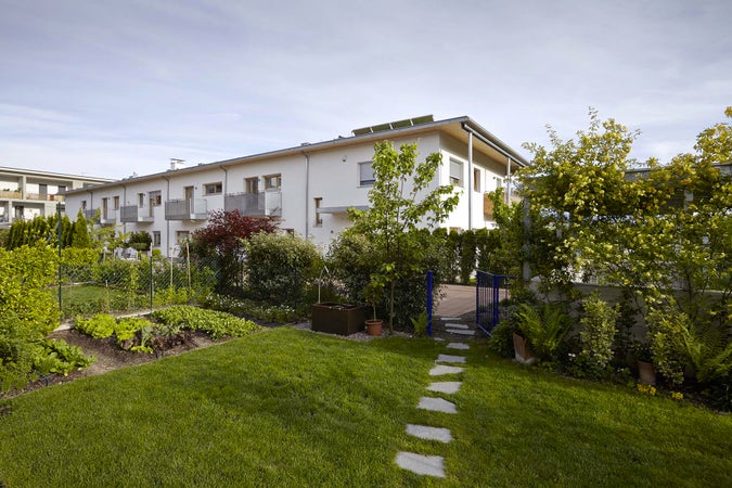 Cornaiano: grazie ad un'oculata gestione dei parcheggi è stato possibile prevedere aree di verde profondo ed orti urbani