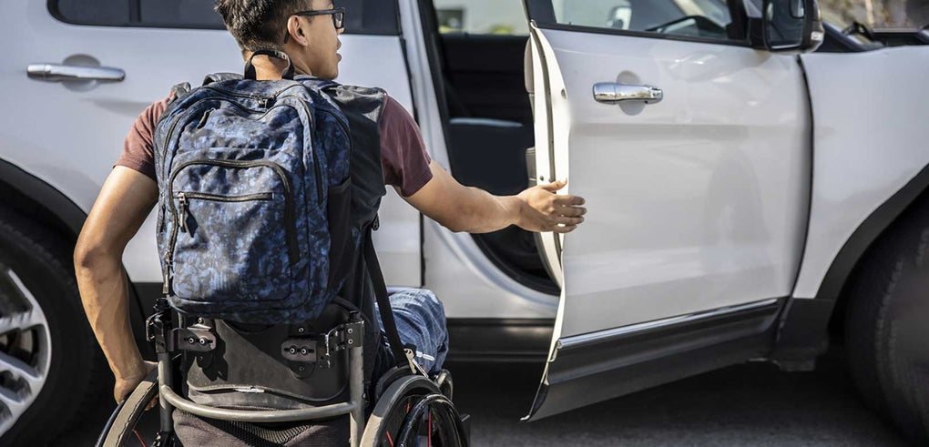 This Electric Scooter Suitcase Is the Lazy Traveling Man's Dream Bag