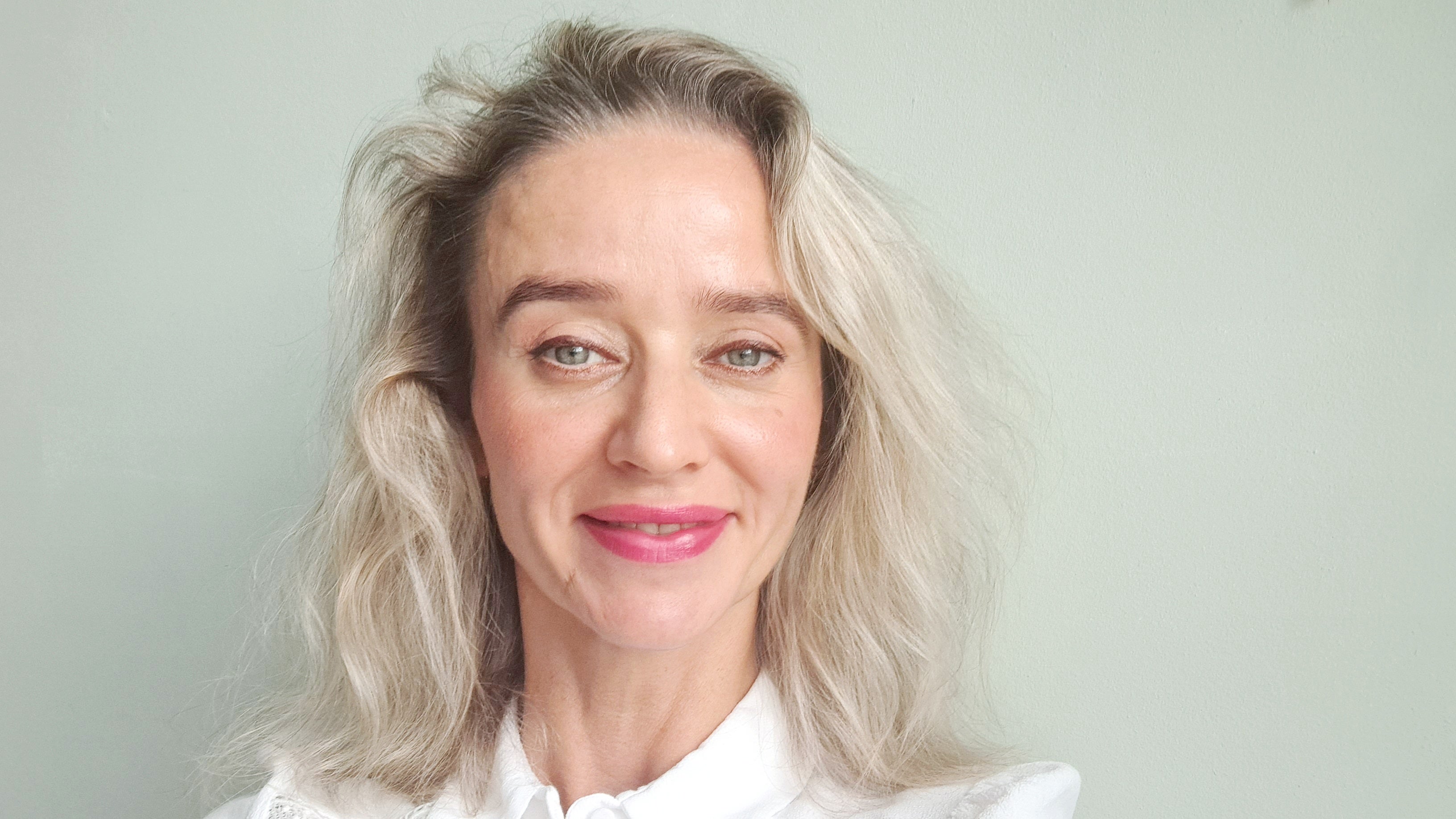 Portretfoto van Angela Oudejans