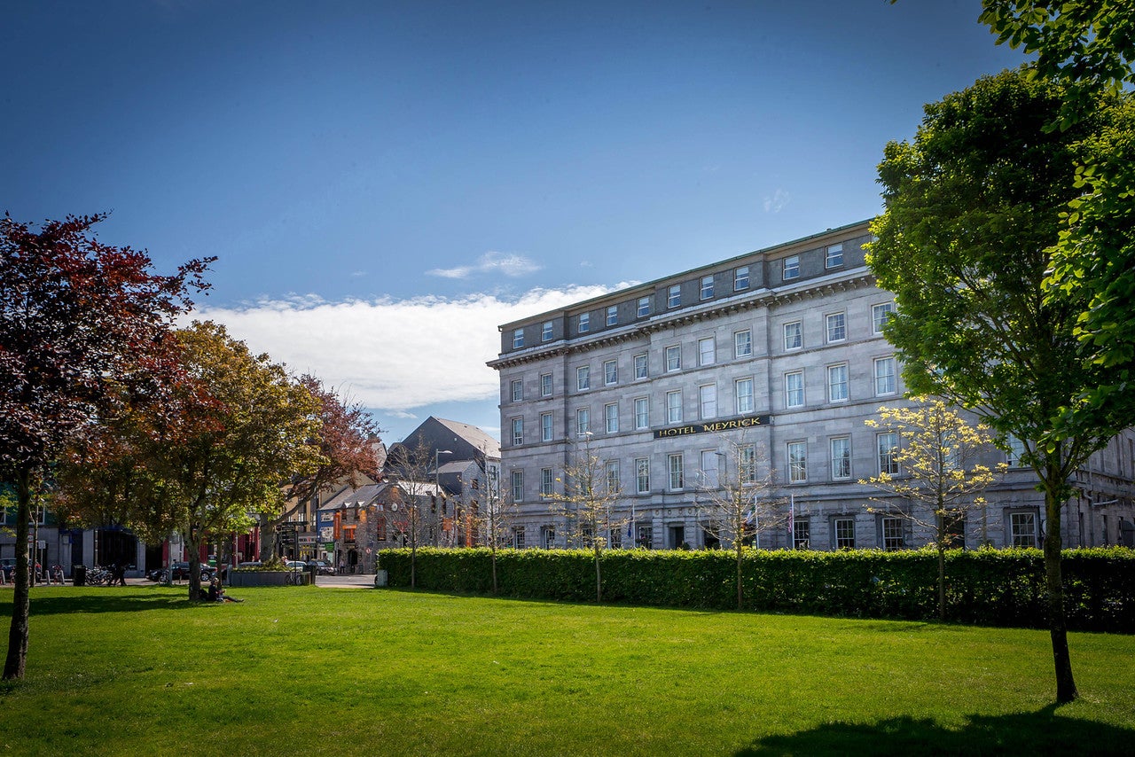 Hotel Meyrick slide 1